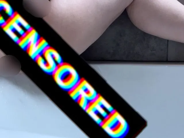 Haarige Pussy pisst!!