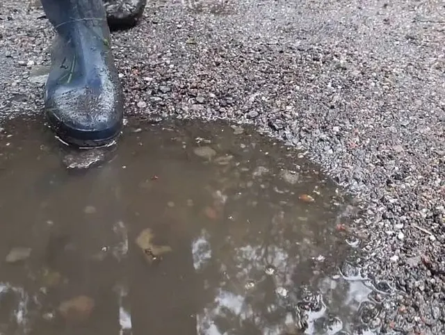 Gummistiefel in Pfützen hüpfen - rubberboots dirty ... du hast eine Vorliebe für Gummistiefel?