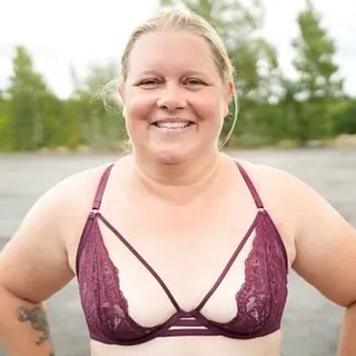 Profilbild von HotCurvy82