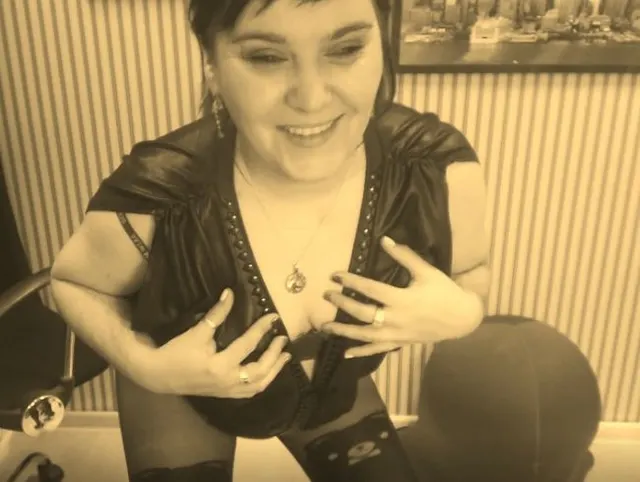 Deine Herrin Cynthia.