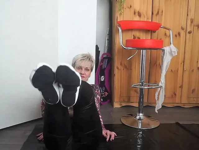 Gymnastik in Leggings und Ballerinas