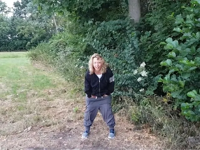 Am Wegesrand pinkeln