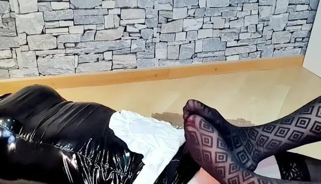 Nylon Footjob: Meine Belohnung