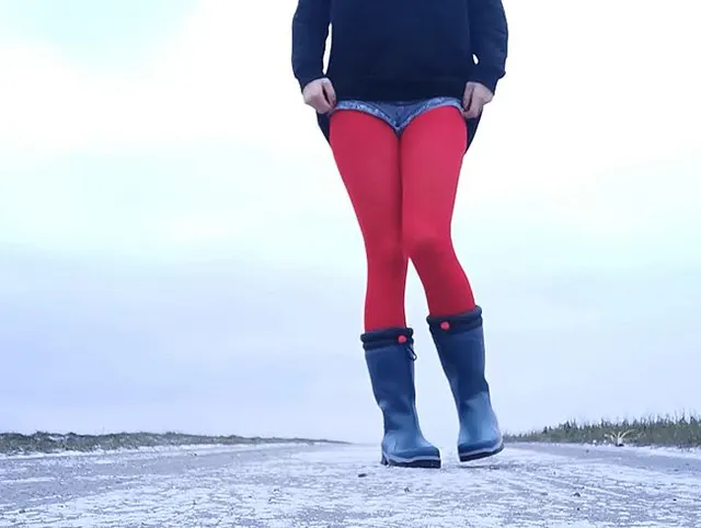 Kleiner Outdoor Piss in Gummistiefel