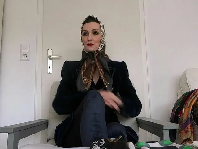 Kurze Kopftücher Anprobe