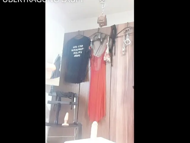 Dildofuck gefesselt im Live
