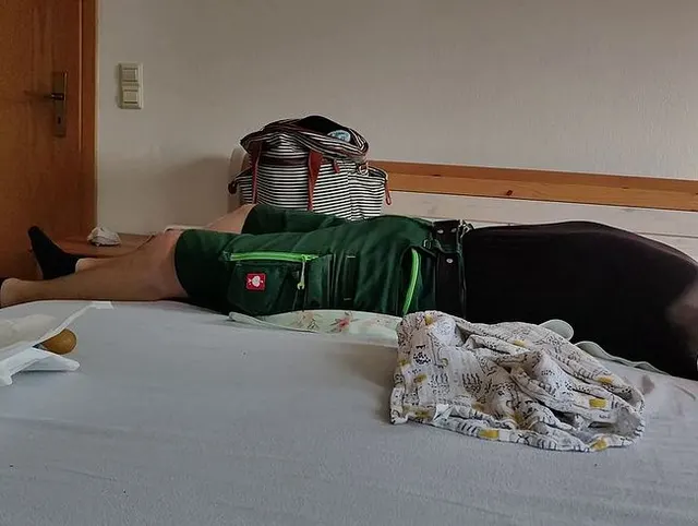 Ich verpacke meinen Mann in eine frische Windel