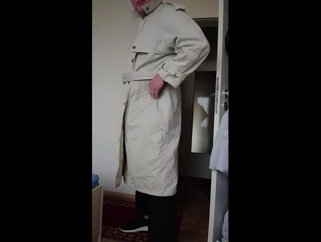 Nylonjunge - Exhibitionist Klamottenanprobe