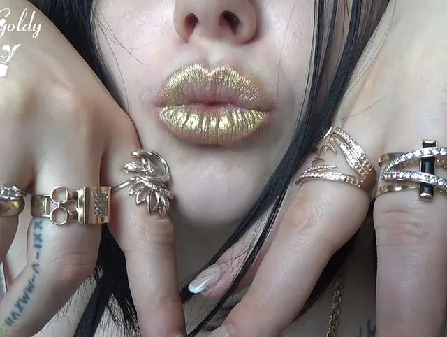 Golden Goddess Lips & Jewelry Fetisch
