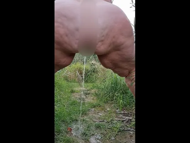 Ich pisse in der Natur