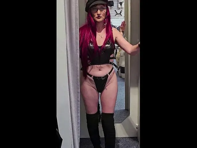 frech provozieren im Fetish- Shop