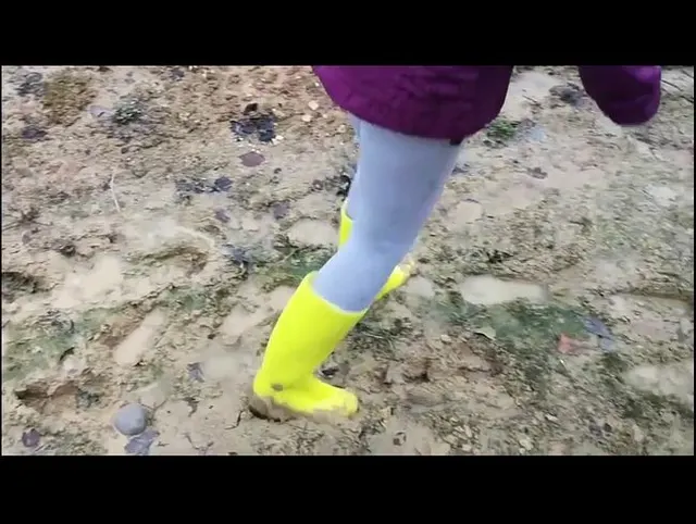 Gummistiefel im Schlamm