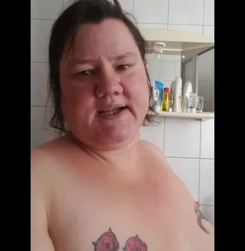 10.30 Uhr MAL WIEDER PISSEN FONTÄNE