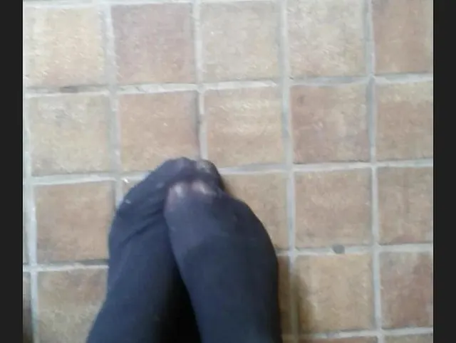 Füße in Strumpfhose in der Öffentlichkeit ;)