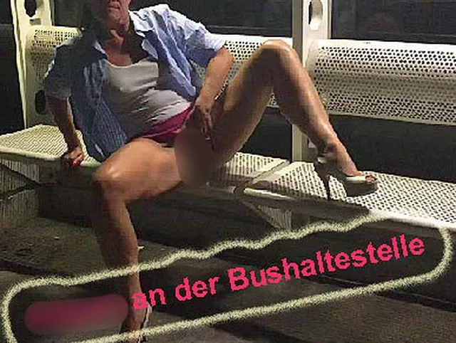 Bei der Bus-Haltestelle einfach über die Sitzbank gepisst