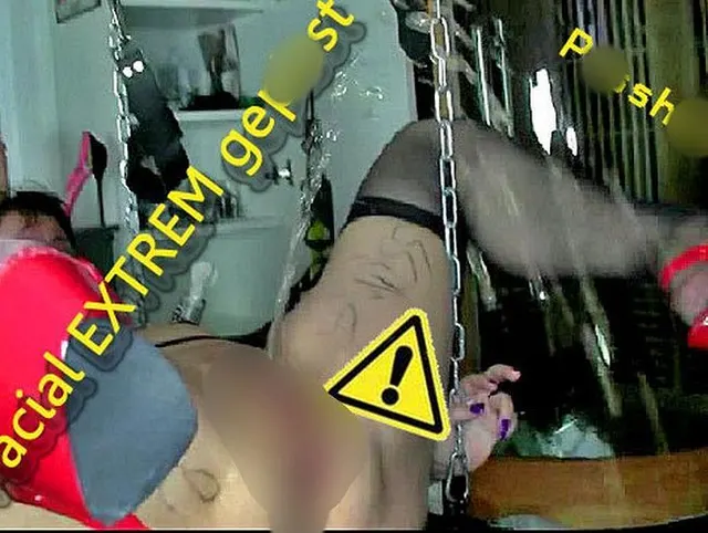 Schweizer-Angi das Luder; Spritzt fontänenartig Pisse aus der Fotze!