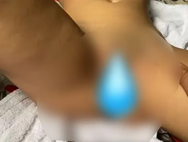 Benetze meine Muschi!!