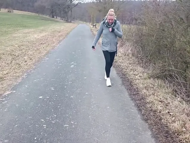 Super RiSKANT! Mitten auf Feldweg gepisst!!!!