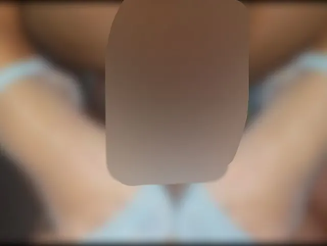 Sexy Stiefmutter in Socken bekommt einen Creampie