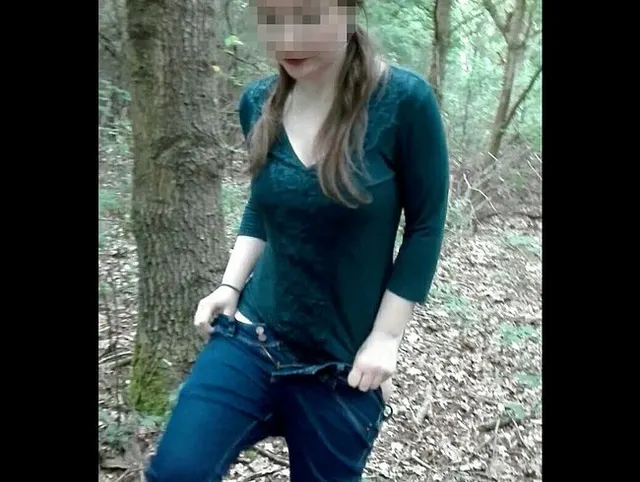 Erstes Piss-Video im Wald!