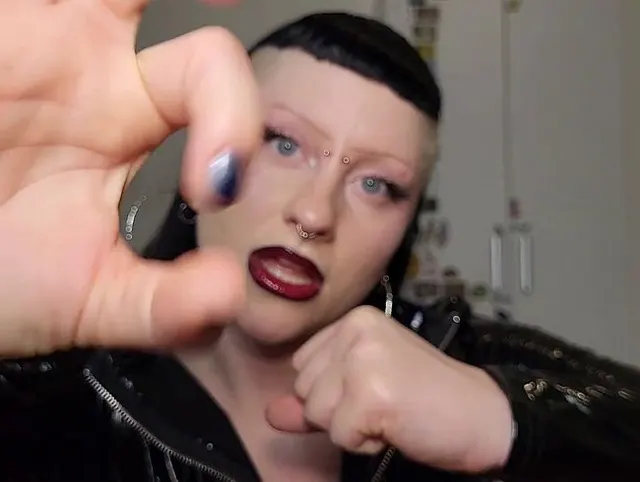 Deine Göttin kümmert sich im Wetlook liebevoll um dich & spielt ein Wichsspiel mit dir - Teil2