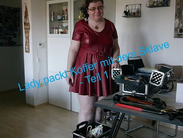 Lady packt Koffer mit dem Sklaven - Teil 1