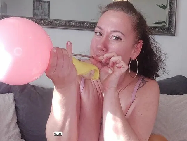 LOONER!! Die Ballons bringen meine Muschi zum Vibrieren!!