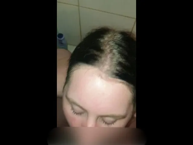 In den mund gepinkelt