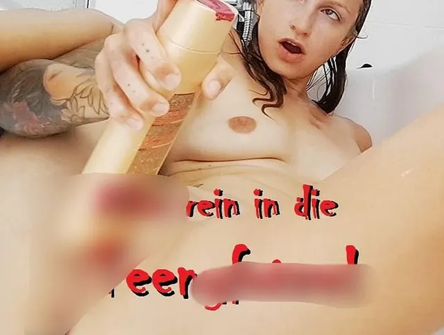 Was im Bad rumliegt, geht in meine Teeny-Fotze rein!