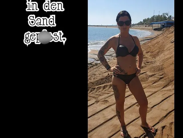 Am Strand in den Sand gepisst