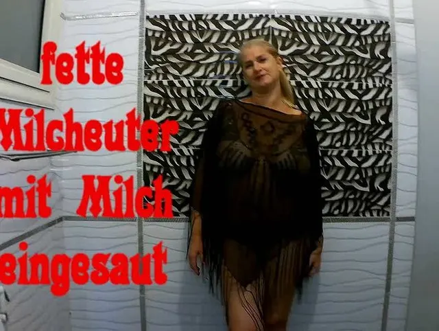 fette Milcheuter mit Milch eingesaut
