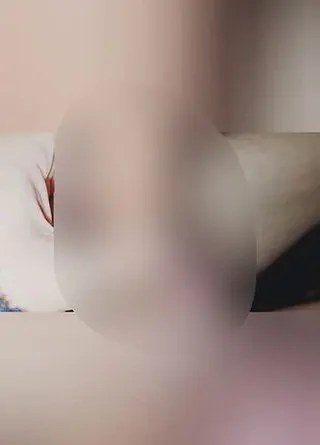 Handjob mit flachem KG und Aufsatzdildo - Angespuckt und geteased!