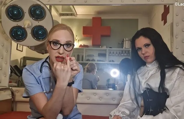 OMG Schüler wird von Lehrerin zur Krankenschwester gebracht!