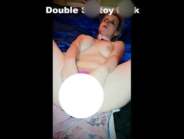 Double Sextoy fuck