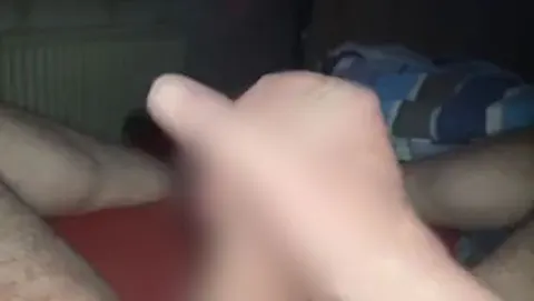 er wichst sein Schwanz