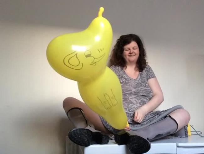 Ari Cat Wellies Yellow Elephant Balloon 4