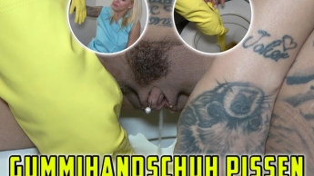 Deine geile Putzschlampe im türkisen Kittel pisst in ihren Gummihandschuh