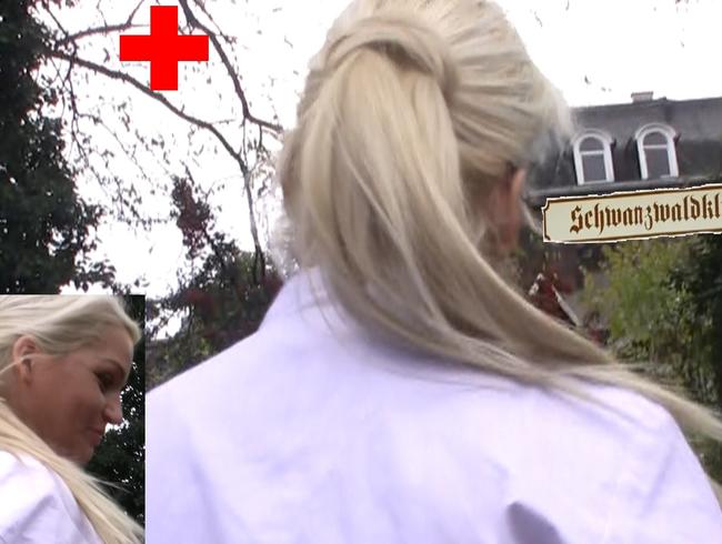 Die SchwaNzwaldklinik : Userfick mit achtzehnj. Jungschwanz (+Doktorspiele!!)