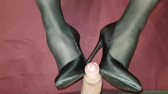 Doggystyle, lecken, fingern und Nylon Footjob in Highheels