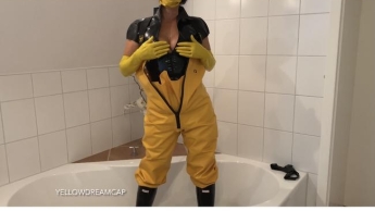 Farmerrain Latzhose und Hunter an meiner pissenden feuchten Fotze.