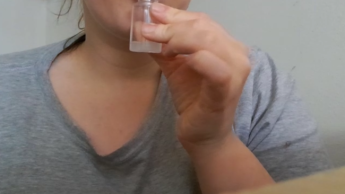 Feuchte Spucke im Fläschchen