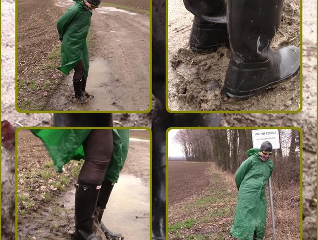Handschellen und schmutzige Gummistiefel