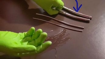 Handschuhe und Dilatoren, Harnröhrendehnung