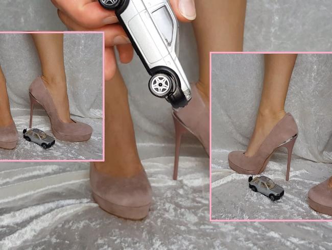 Hohe Heels und ein unkaputtbares Auto