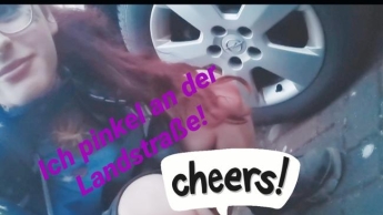 Ich pinkel an der Landstraße!  Viel pisse!