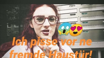 Ich pisse direkt vor ein Hauseingang