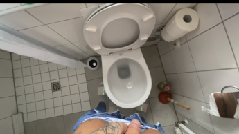 Ich pisse nun 1 min lang für dich