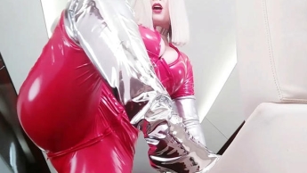 Ich posiere in 2 PVC-Catsuits und 1 Spandex-Catsuit