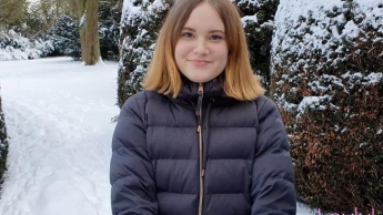 Ich verfärbe den Schnee !