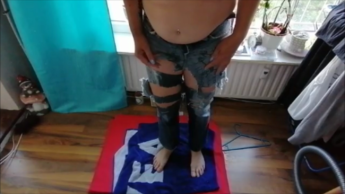 Kaputte Fcikjeans reingepisst